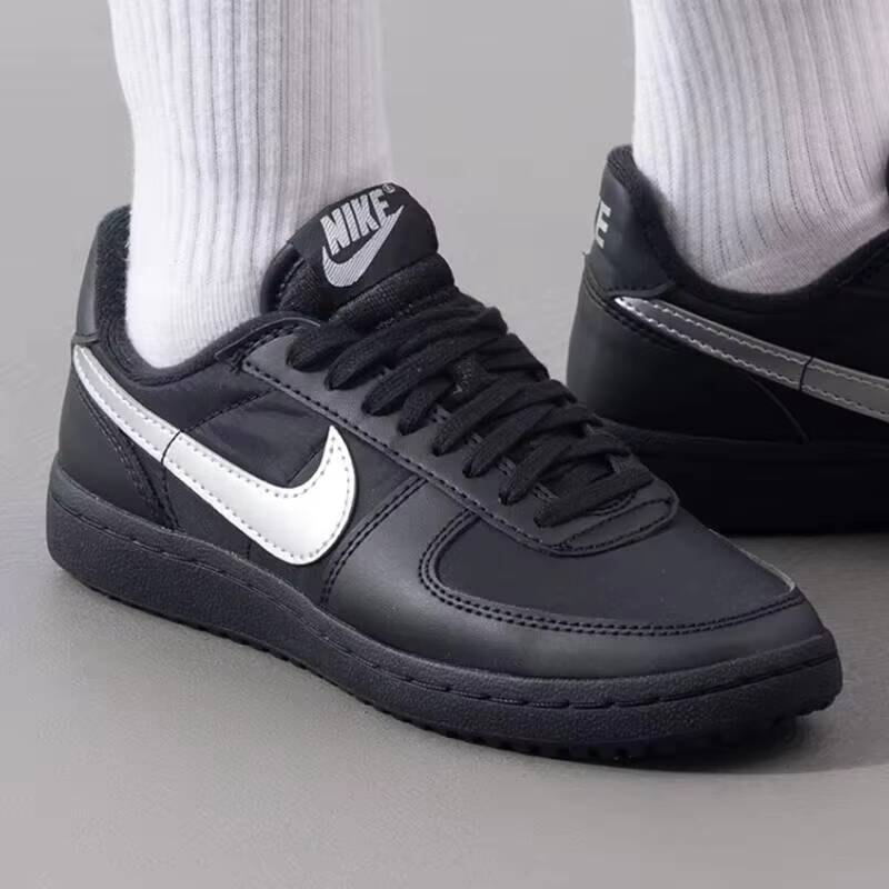 Outdoor Sport Field - Sepatu Tenis Kasual Nike Pria &